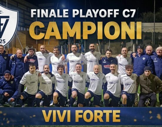 immagine squadra che ha vinto campionato VIVI FORTE